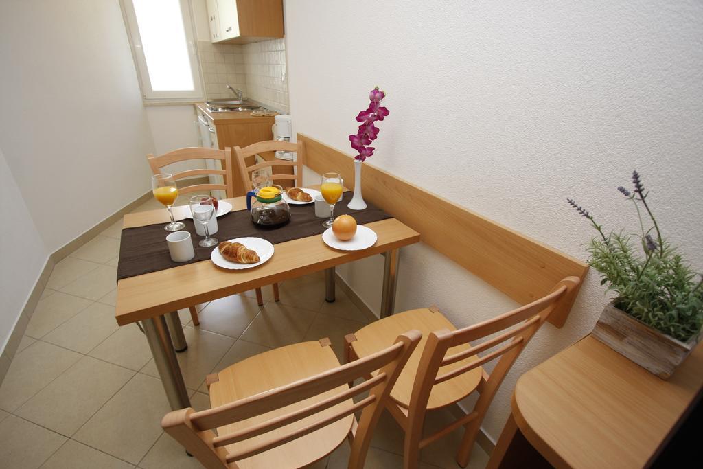 Apartments Neva Makarska Quarto foto