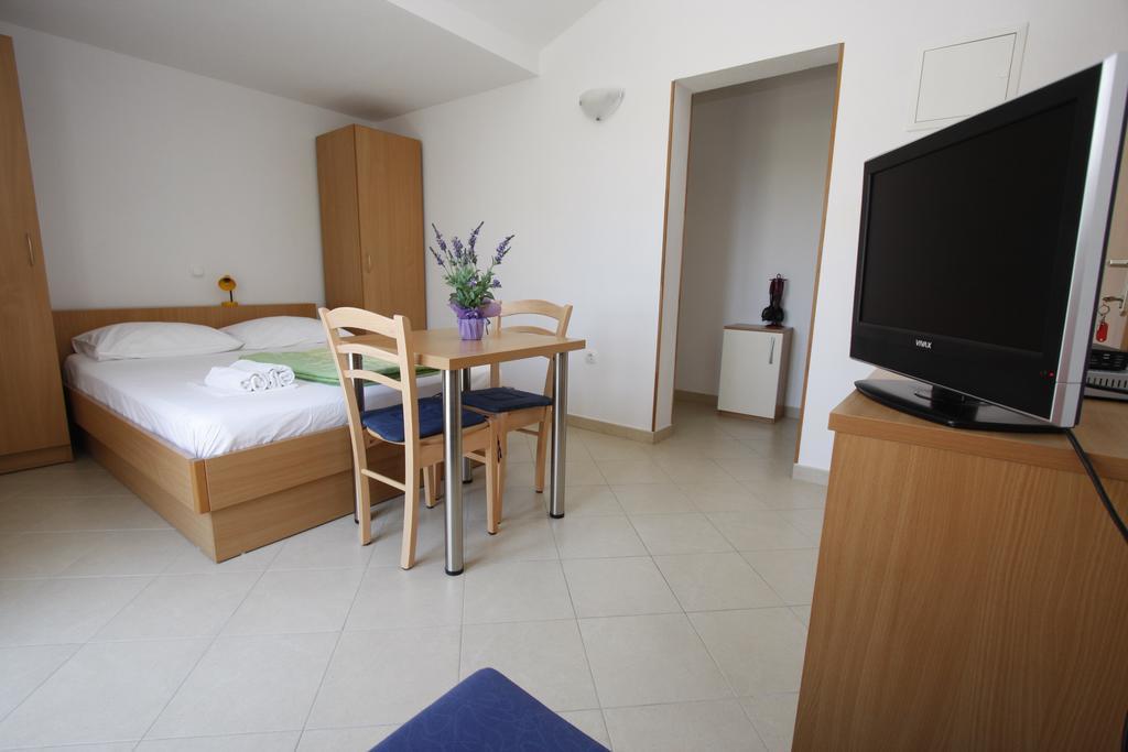 Apartments Neva Makarska Quarto foto