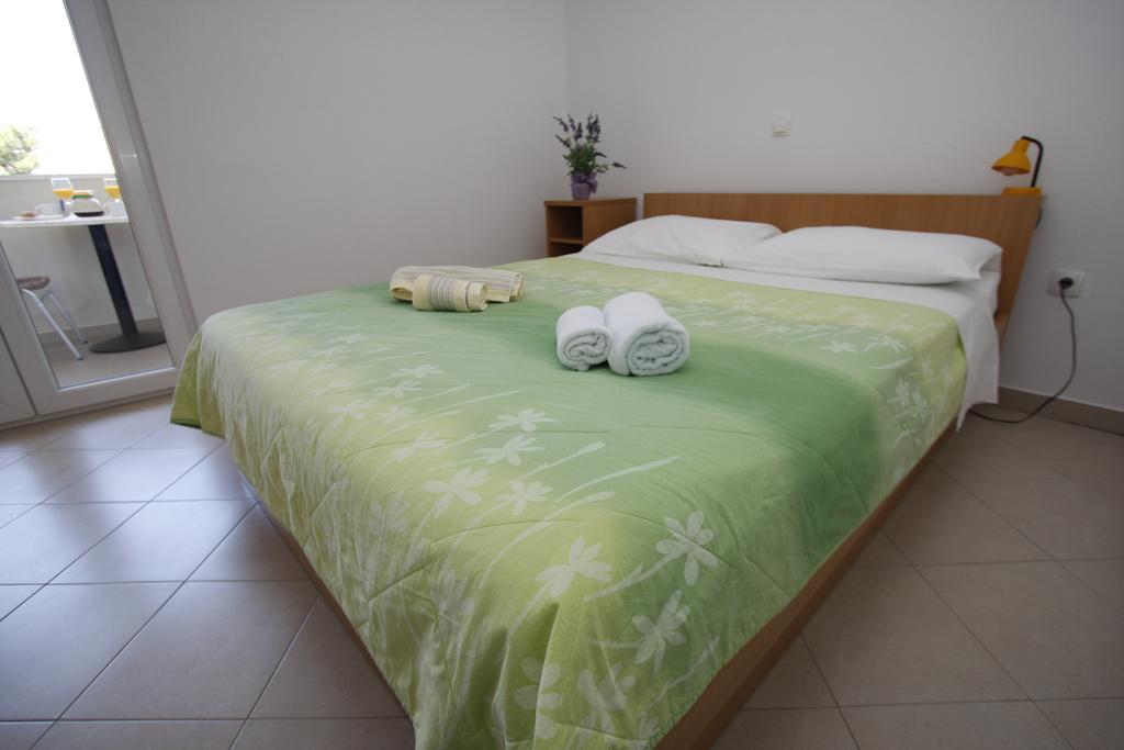Apartments Neva Makarska Quarto foto