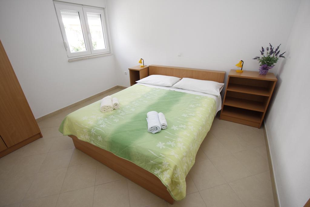 Apartments Neva Makarska Exterior foto