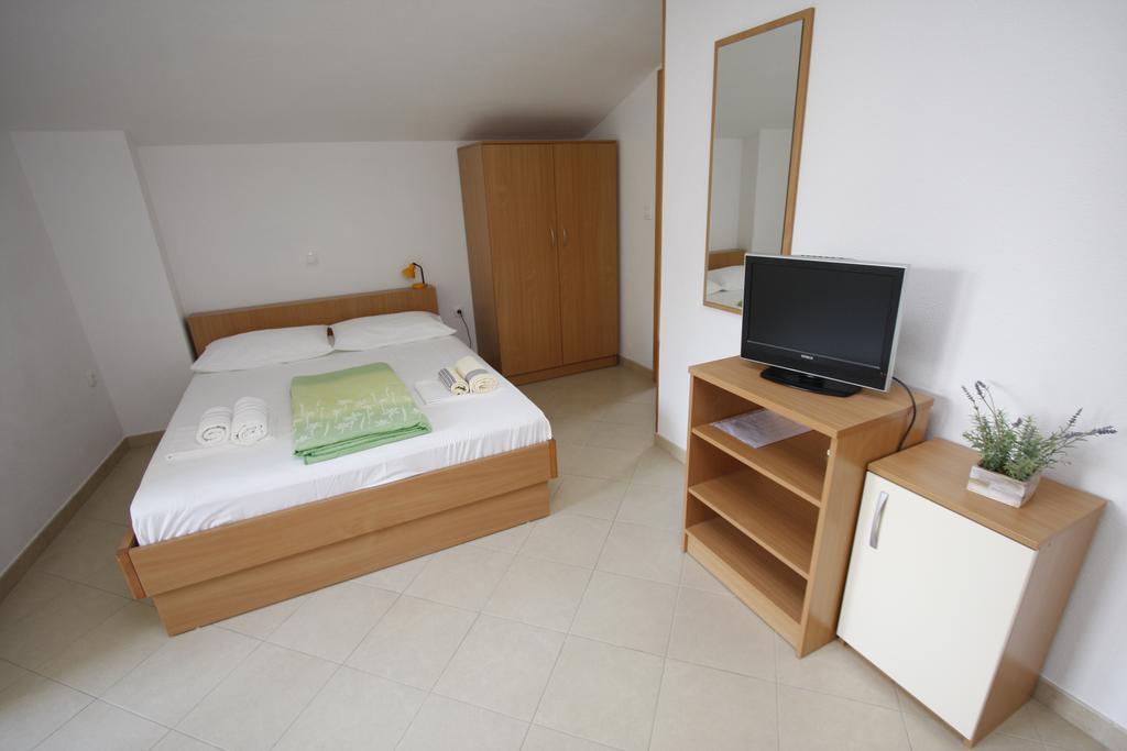 Apartments Neva Makarska Quarto foto