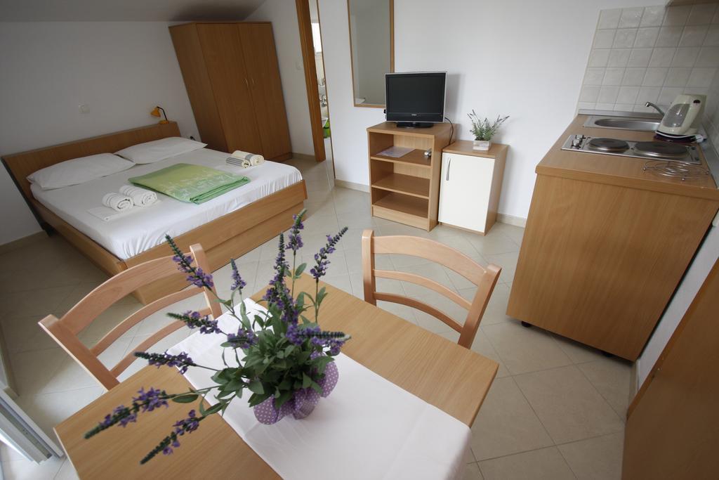 Apartments Neva Makarska Quarto foto
