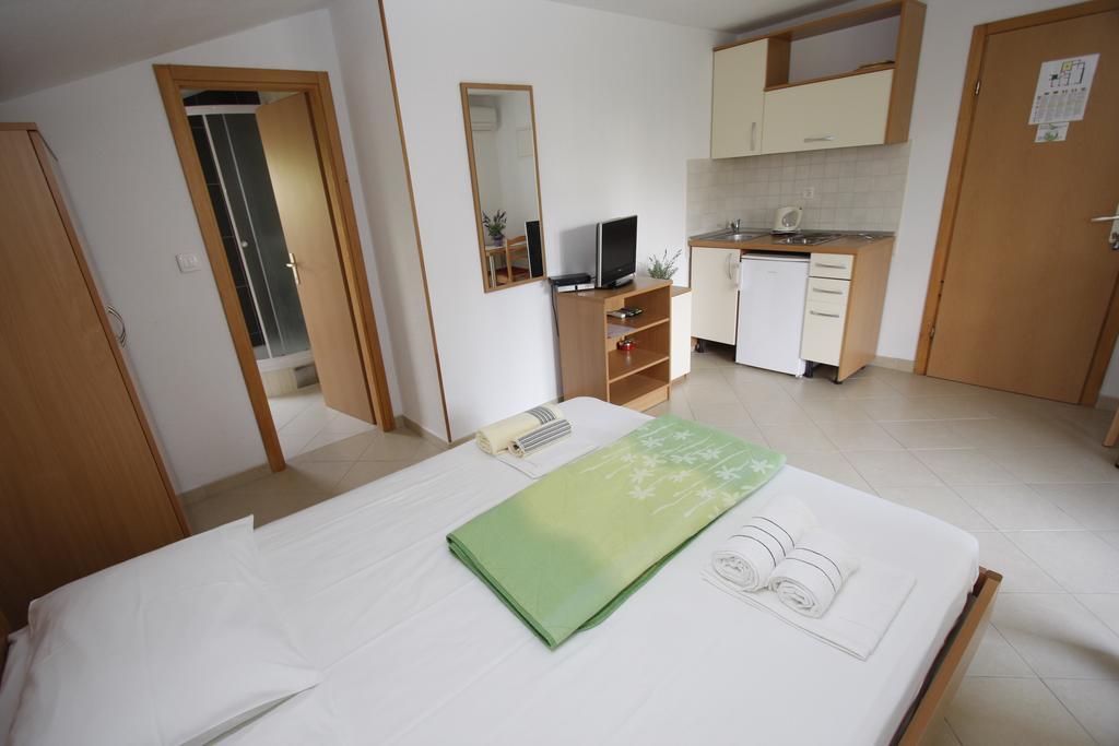 Apartments Neva Makarska Quarto foto