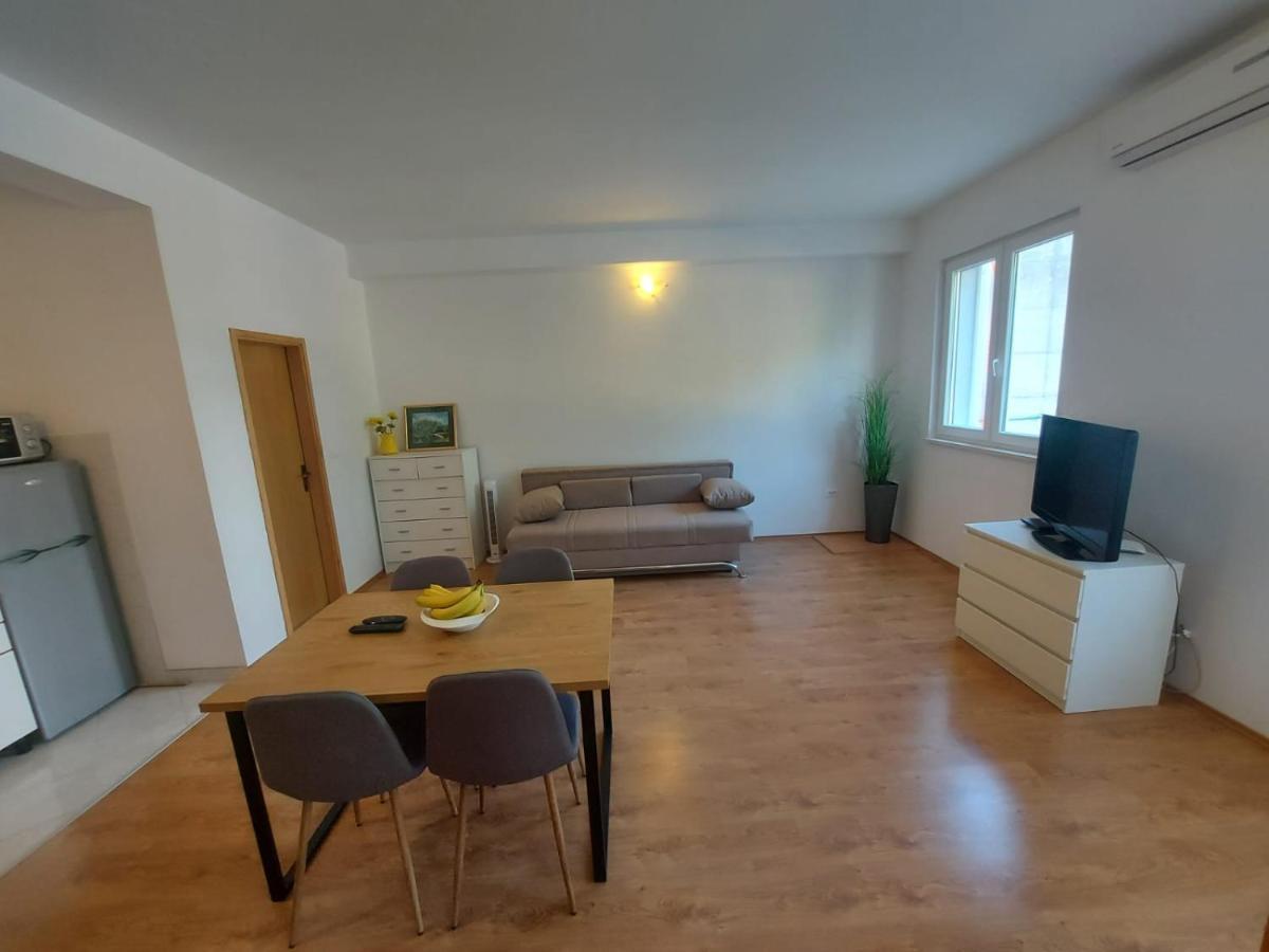 Apartments Neva Makarska Exterior foto