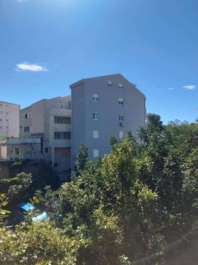 Apartments Neva Makarska Exterior foto
